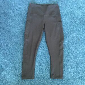 Black Interlock Side Pocket Everyday Capri Leggings - Medium